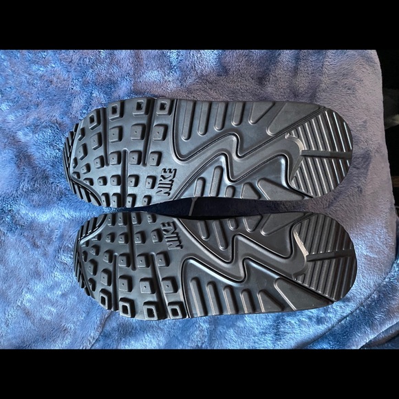 Nike Shoes - Woman’s Nike Air Max 90